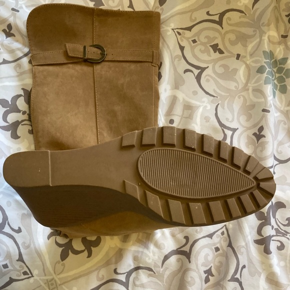 Havannah Wedge Boots - Picture 5 of 6